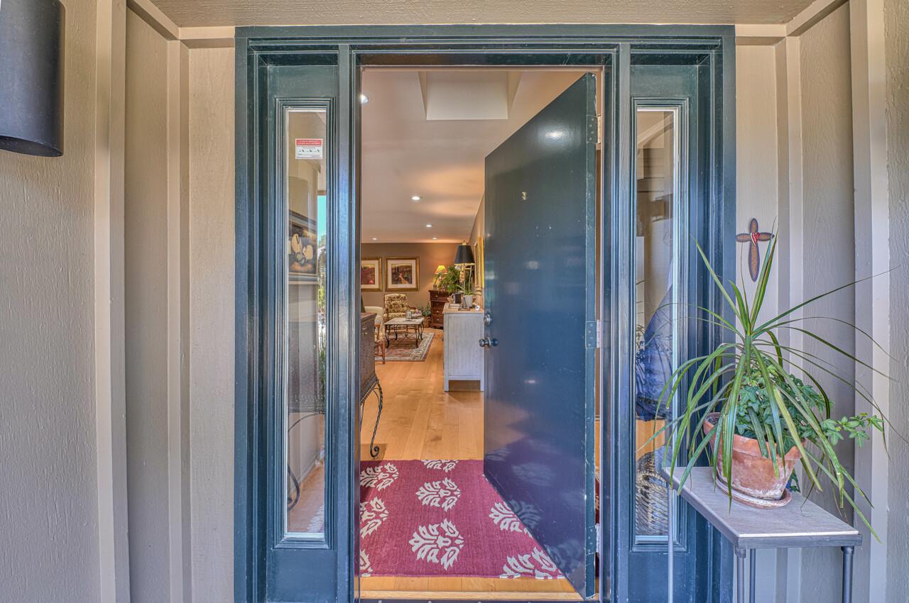 Detail Gallery Image 2 of 39 For 105 Del Mesa Carmel, Carmel,  CA 93923 - 1 Beds | 1 Baths