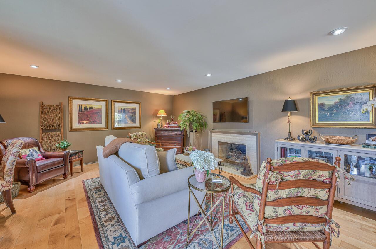 Detail Gallery Image 5 of 39 For 105 Del Mesa Carmel, Carmel,  CA 93923 - 1 Beds | 1 Baths