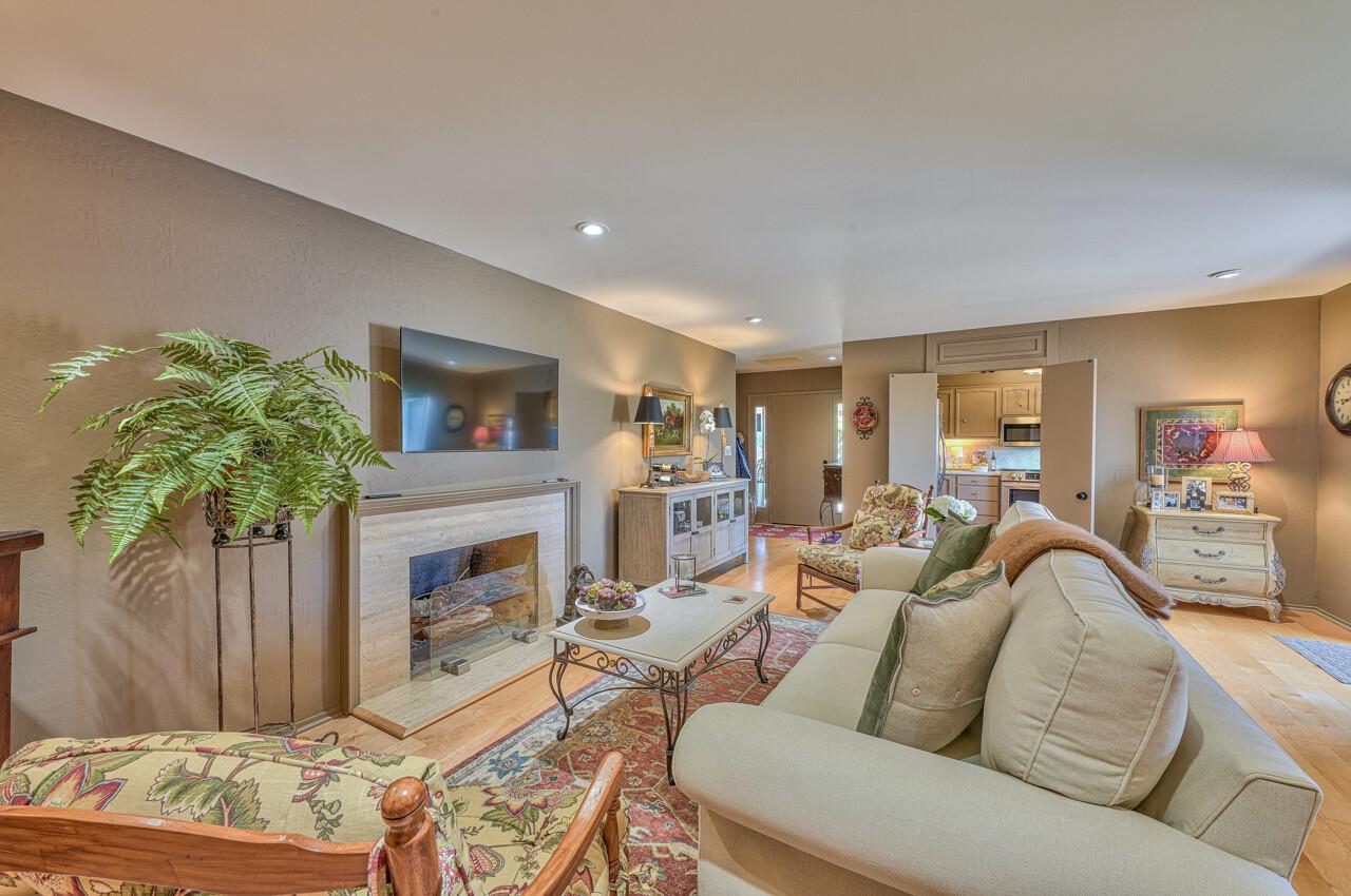 Detail Gallery Image 6 of 39 For 105 Del Mesa Carmel, Carmel,  CA 93923 - 1 Beds | 1 Baths