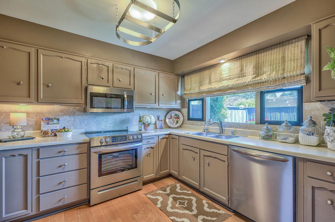 Detail Gallery Image 9 of 39 For 105 Del Mesa Carmel, Carmel,  CA 93923 - 1 Beds | 1 Baths