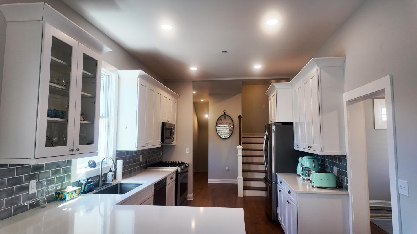 Detail Gallery Image 2 of 9 For 302 Park St, Pacific Grove,  CA 93950 - 4 Beds | 3 Baths