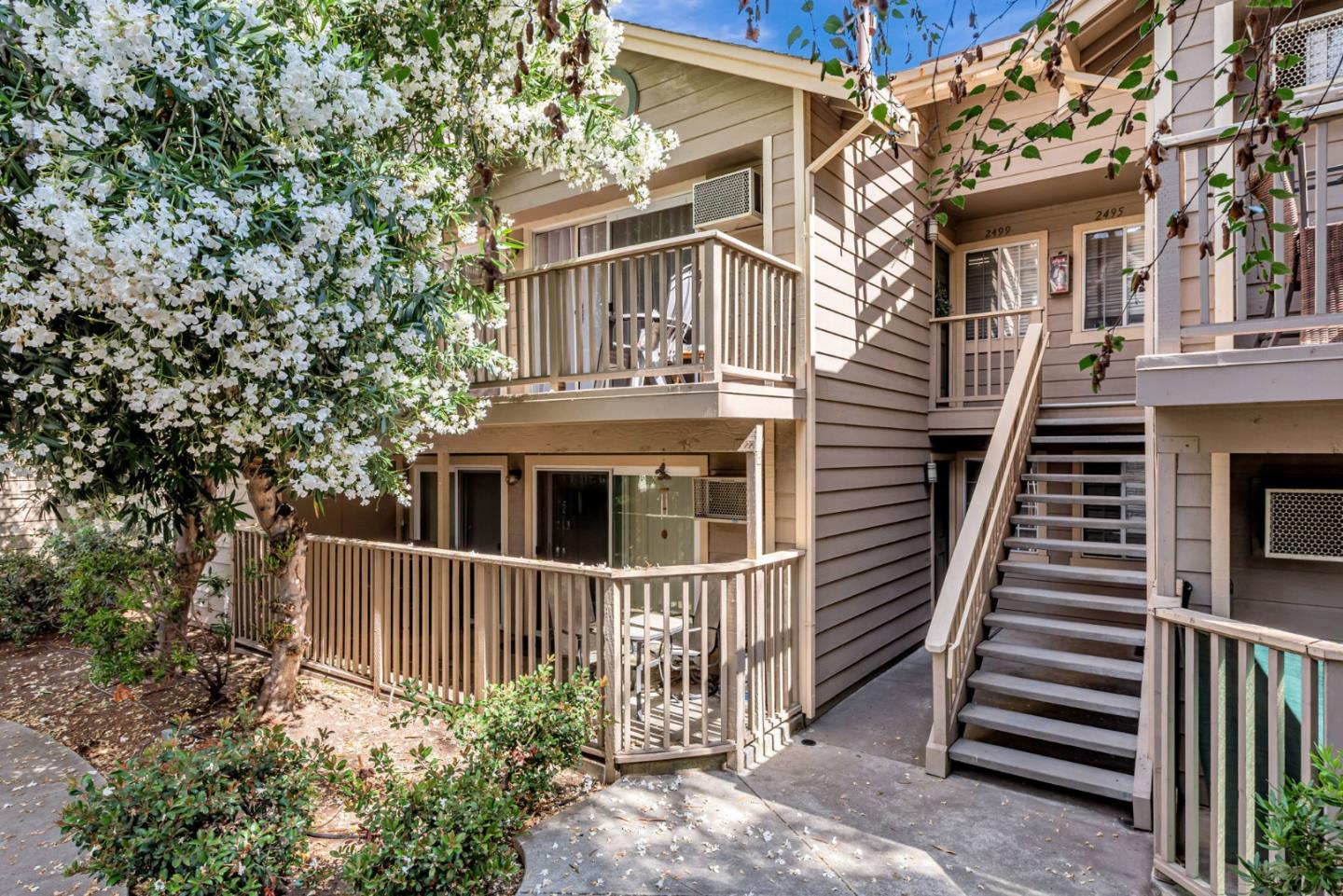 Detail Gallery Image 2 of 31 For 2499 Jubilee Ln, San Jose,  CA 95131 - 1 Beds | 1 Baths