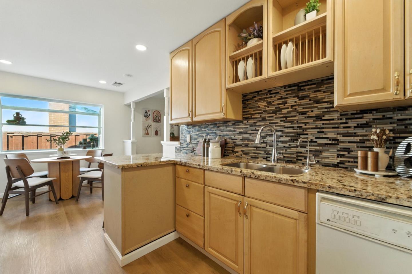 Detail Gallery Image 13 of 35 For 2404 Lucerne Way, San Jose,  CA 95122 - 5 Beds | 3 Baths