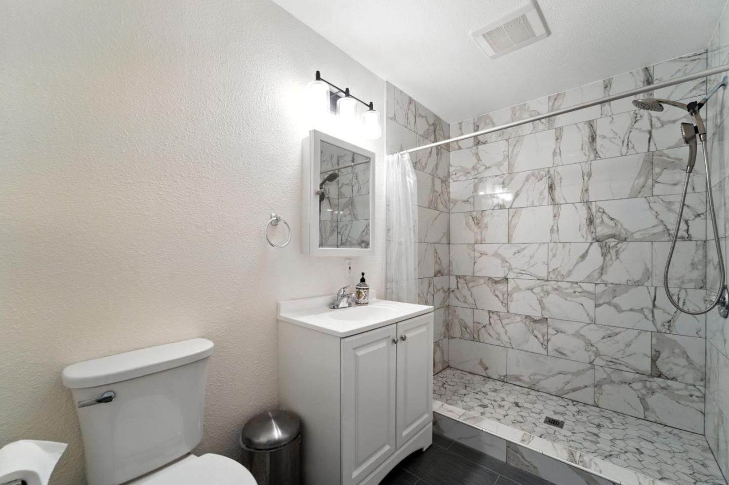 Detail Gallery Image 17 of 35 For 2404 Lucerne Way, San Jose,  CA 95122 - 5 Beds | 3 Baths
