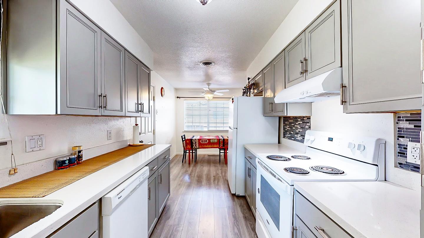 Detail Gallery Image 7 of 43 For 2001 Jerry Ln, Lodi,  CA 95242 - 3 Beds | 2 Baths