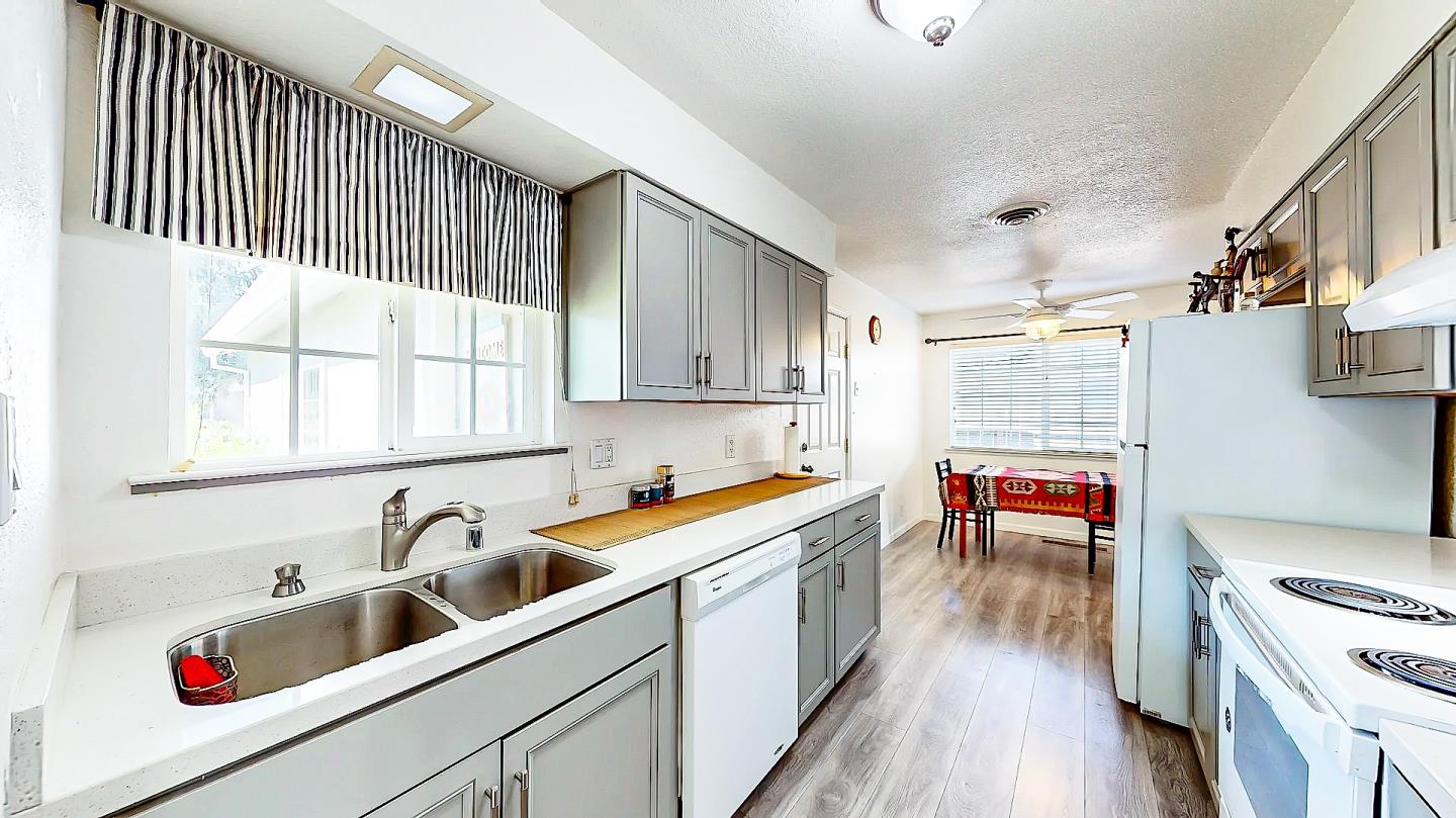 Detail Gallery Image 9 of 43 For 2001 Jerry Ln, Lodi,  CA 95242 - 3 Beds | 2 Baths