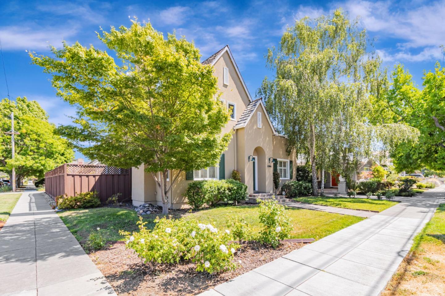 Detail Gallery Image 2 of 52 For 1304 Randol Ave, San Jose,  CA 95126 - 4 Beds | 3 Baths