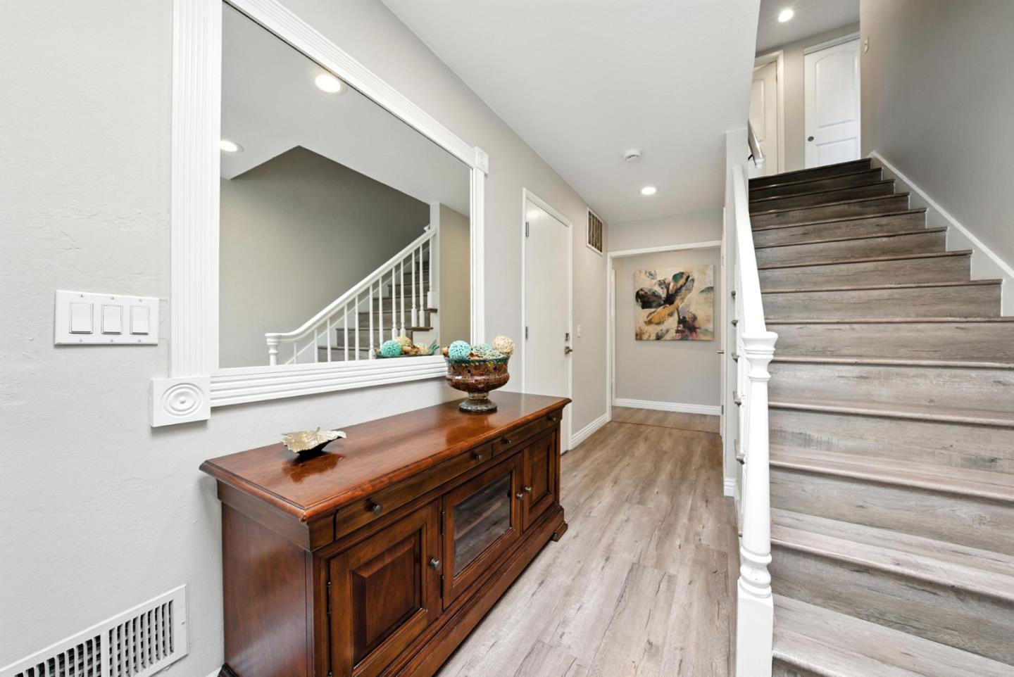 Detail Gallery Image 3 of 29 For 1574 Carmel Dr, San Jose,  CA 95125 - 4 Beds | 2/1 Baths