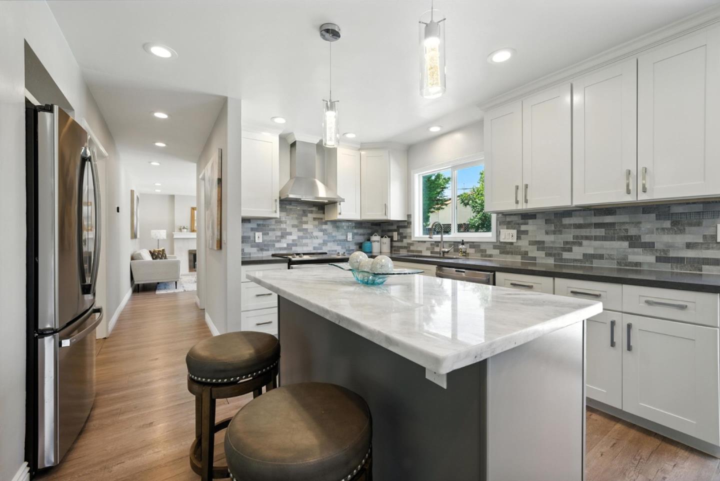 Detail Gallery Image 8 of 29 For 1574 Carmel Dr, San Jose,  CA 95125 - 4 Beds | 2/1 Baths