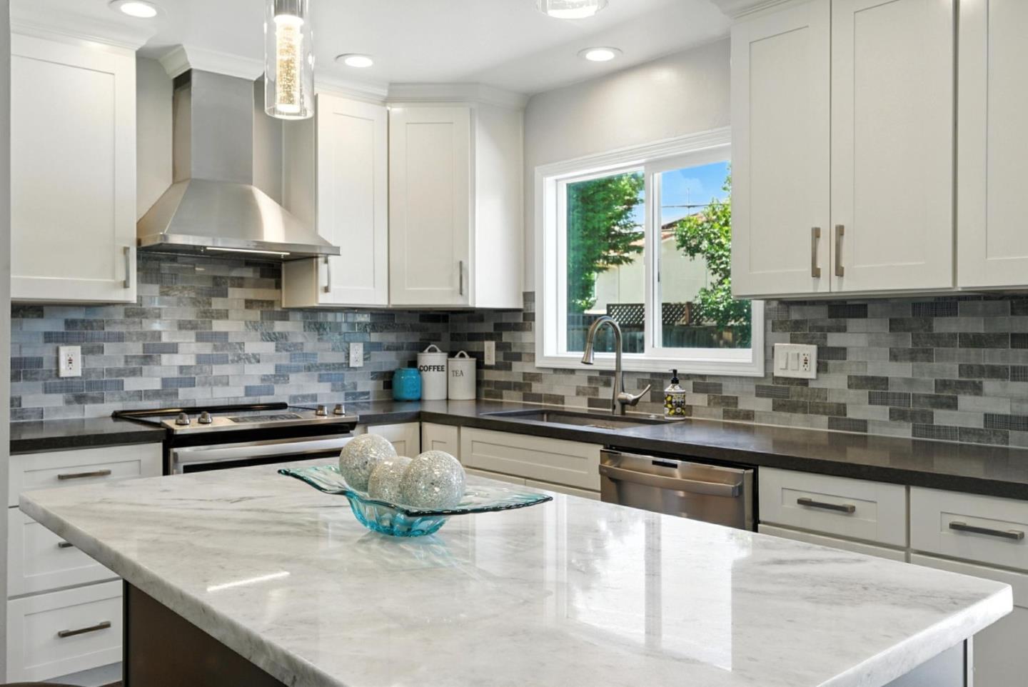 Detail Gallery Image 9 of 29 For 1574 Carmel Dr, San Jose,  CA 95125 - 4 Beds | 2/1 Baths