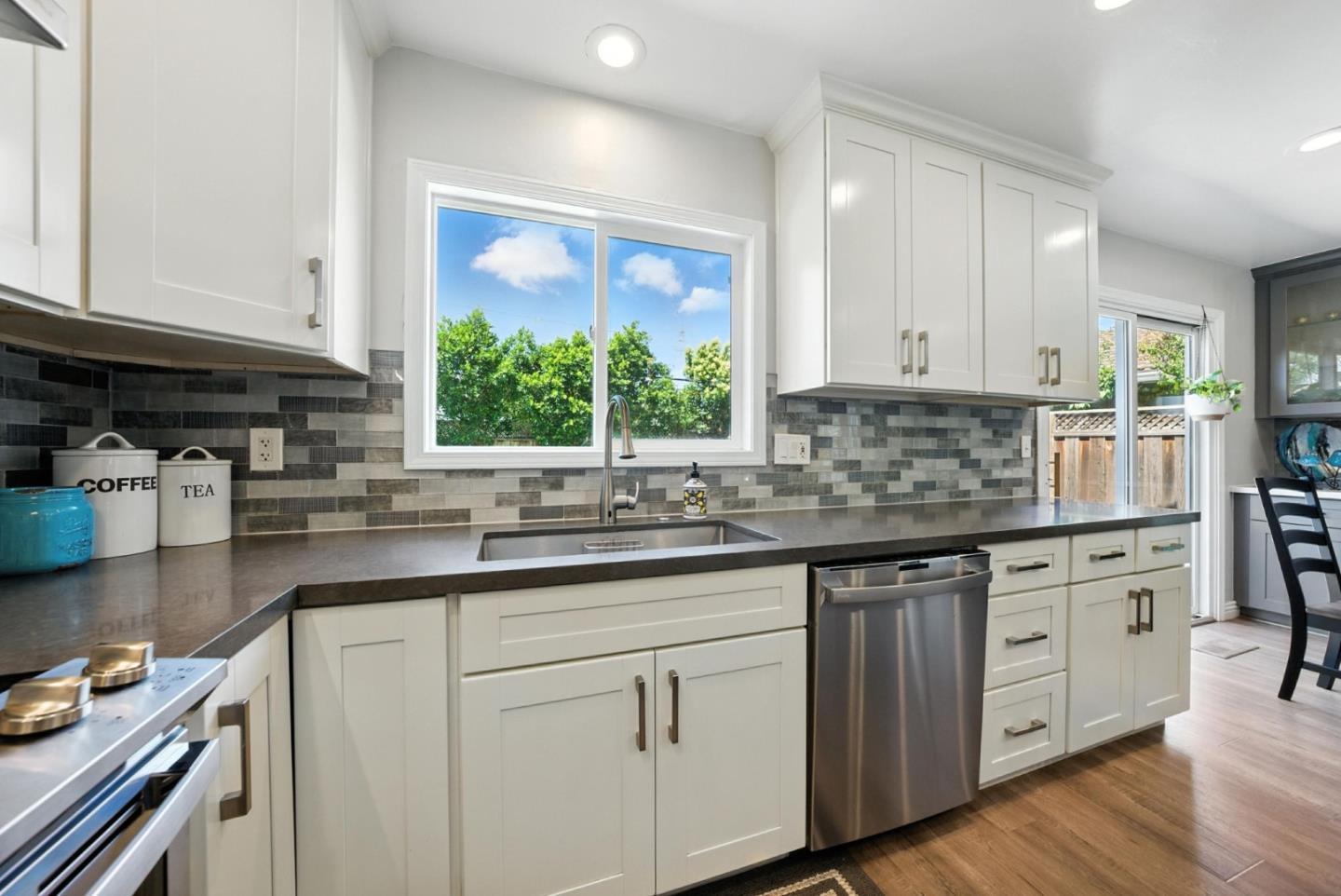 Detail Gallery Image 10 of 29 For 1574 Carmel Dr, San Jose,  CA 95125 - 4 Beds | 2/1 Baths