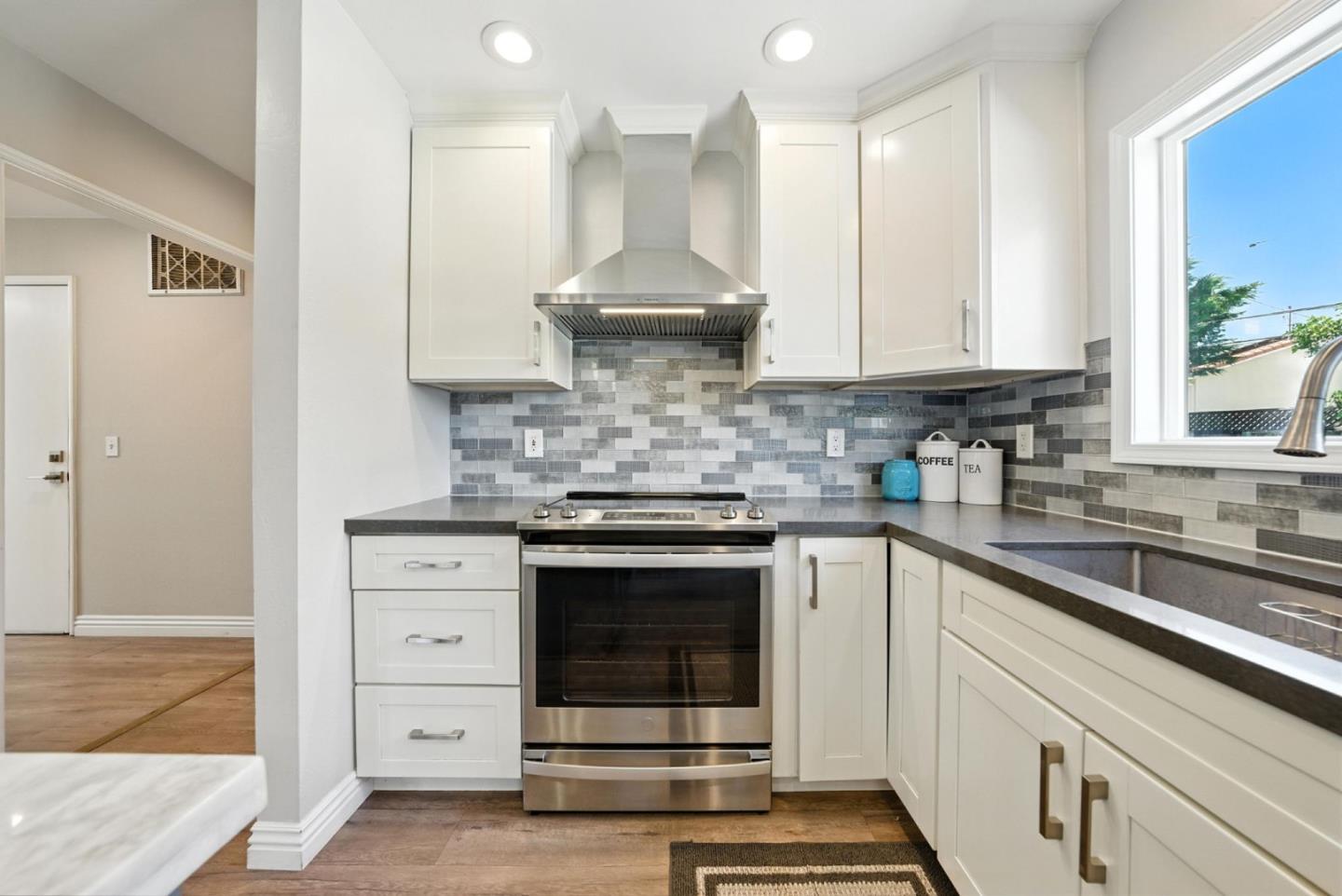 Detail Gallery Image 11 of 29 For 1574 Carmel Dr, San Jose,  CA 95125 - 4 Beds | 2/1 Baths