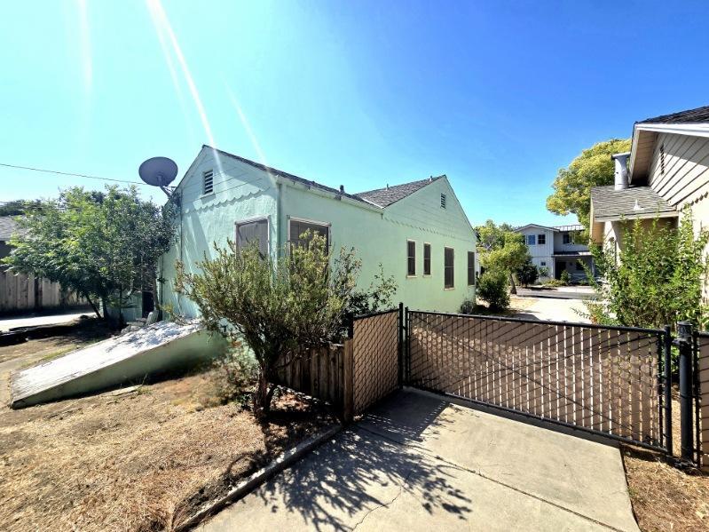 Detail Gallery Image 4 of 7 For 260 Velarde St, Mountain View,  CA 94041 - 2 Beds | 1 Baths