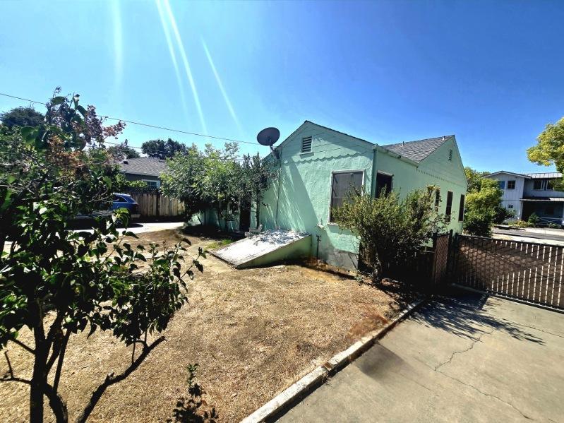Detail Gallery Image 6 of 7 For 260 Velarde St, Mountain View,  CA 94041 - 2 Beds | 1 Baths