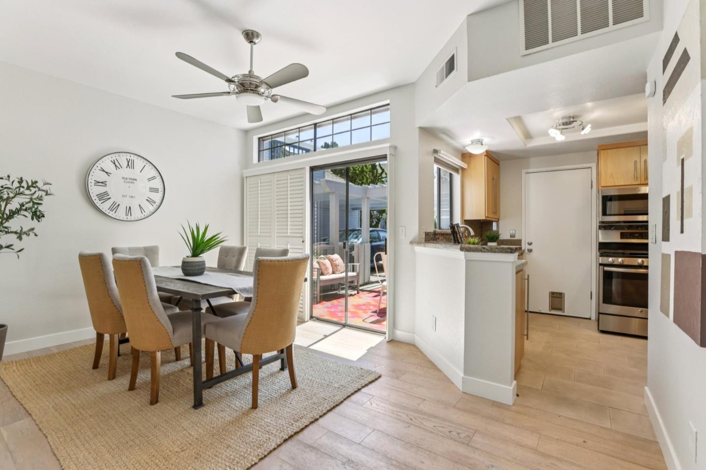 Detail Gallery Image 27 of 60 For 472 Mountain Laurel Ct, Mountain View,  CA 94043 - 2 Beds | 2/1 Baths