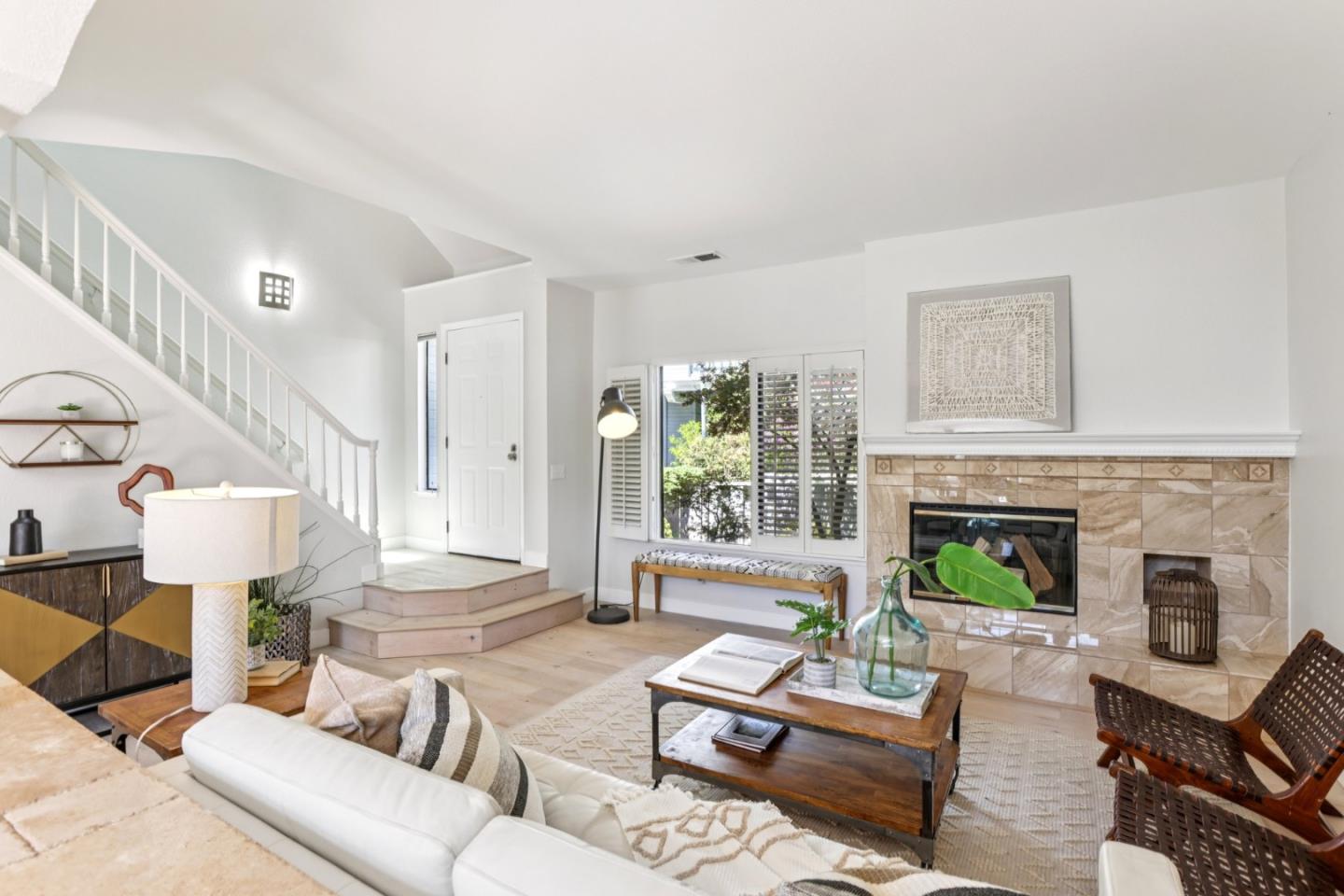 Detail Gallery Image 3 of 60 For 472 Mountain Laurel Ct, Mountain View,  CA 94043 - 2 Beds | 2/1 Baths