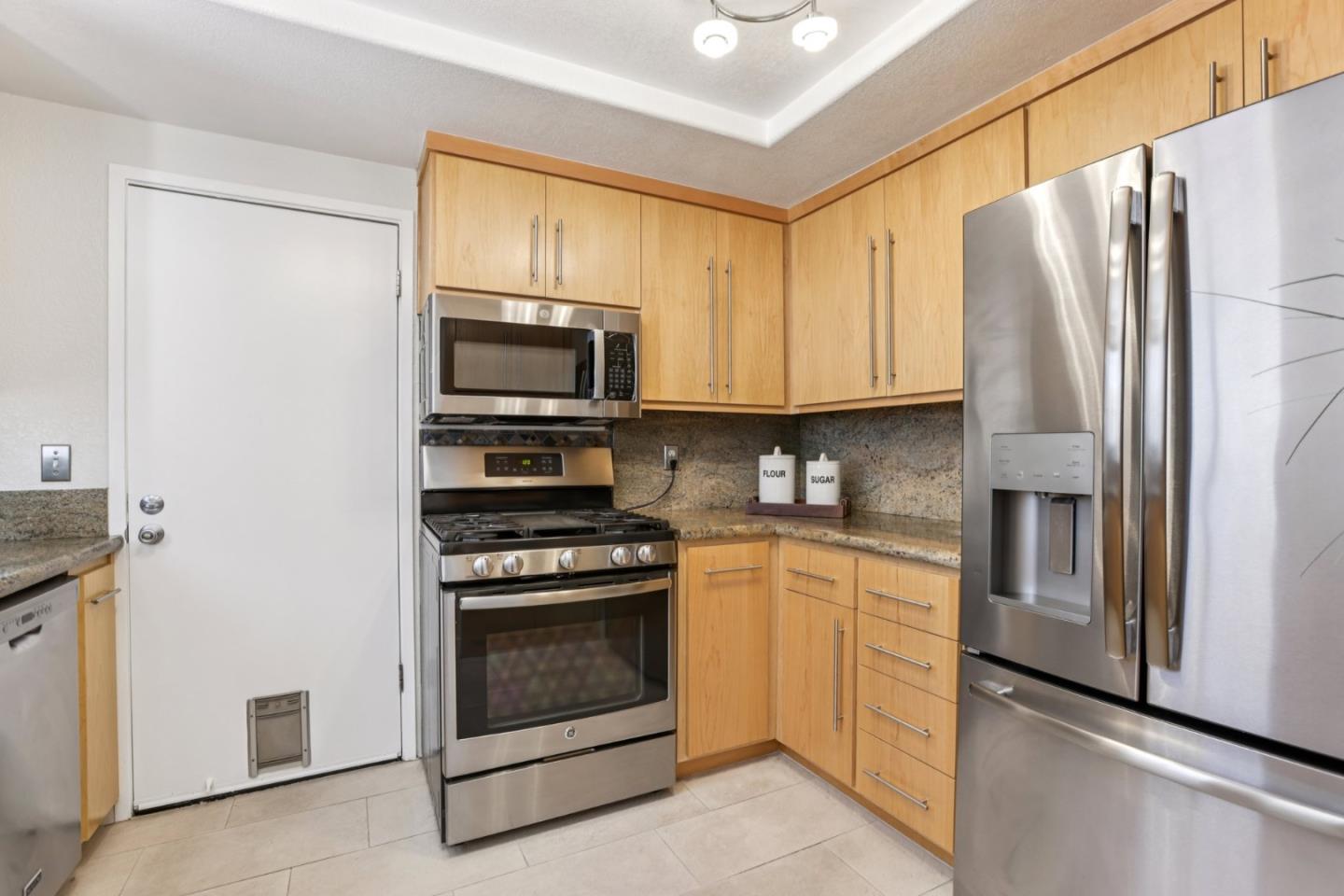 Detail Gallery Image 31 of 60 For 472 Mountain Laurel Ct, Mountain View,  CA 94043 - 2 Beds | 2/1 Baths