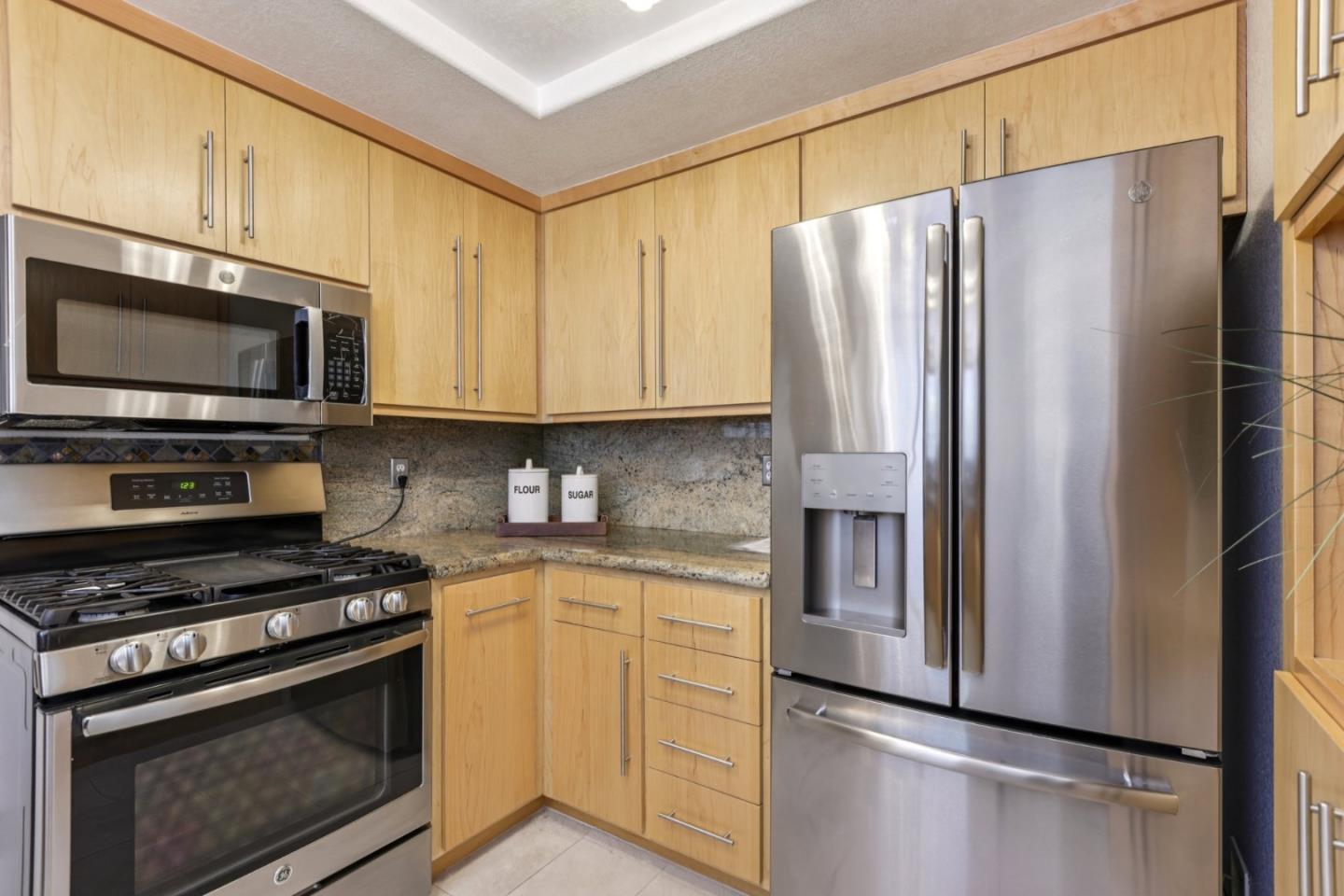 Detail Gallery Image 32 of 60 For 472 Mountain Laurel Ct, Mountain View,  CA 94043 - 2 Beds | 2/1 Baths