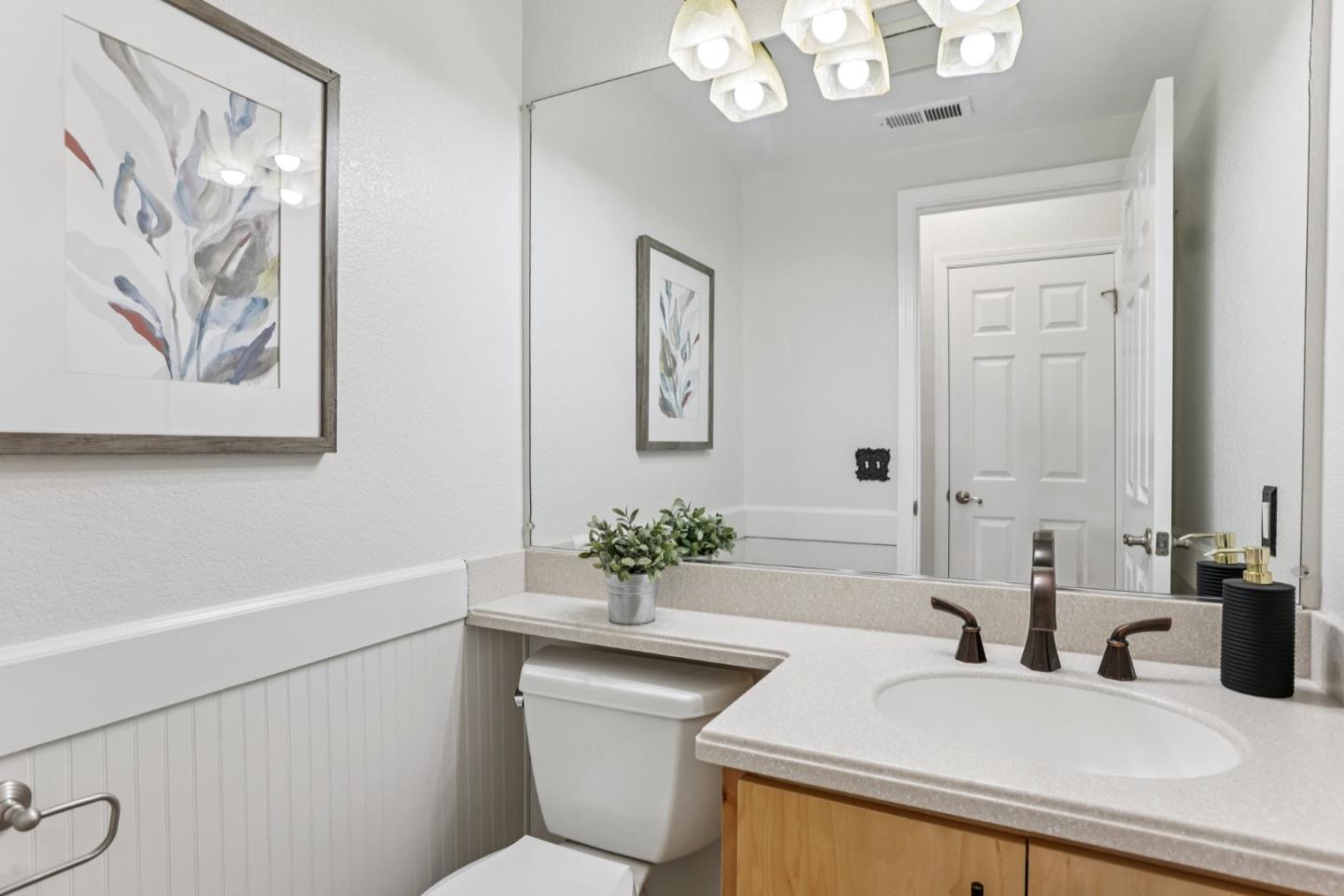 Detail Gallery Image 33 of 60 For 472 Mountain Laurel Ct, Mountain View,  CA 94043 - 2 Beds | 2/1 Baths