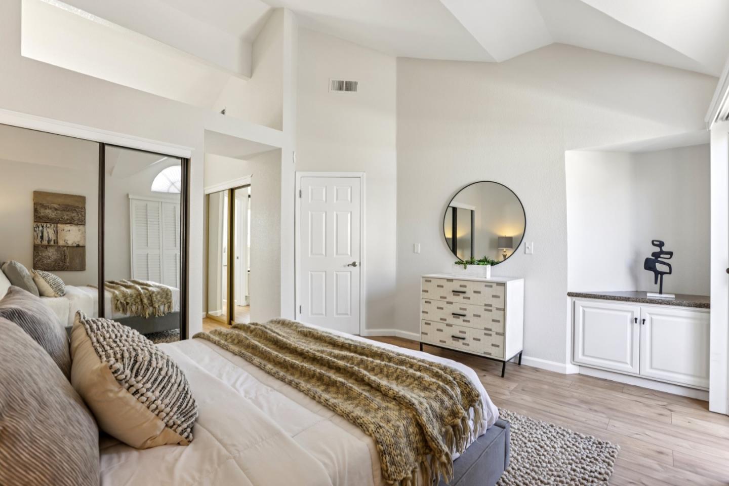 Detail Gallery Image 36 of 60 For 472 Mountain Laurel Ct, Mountain View,  CA 94043 - 2 Beds | 2/1 Baths