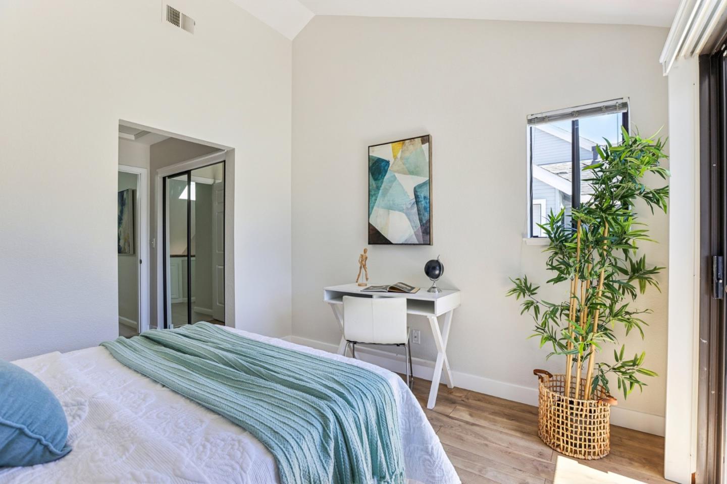 Detail Gallery Image 45 of 60 For 472 Mountain Laurel Ct, Mountain View,  CA 94043 - 2 Beds | 2/1 Baths