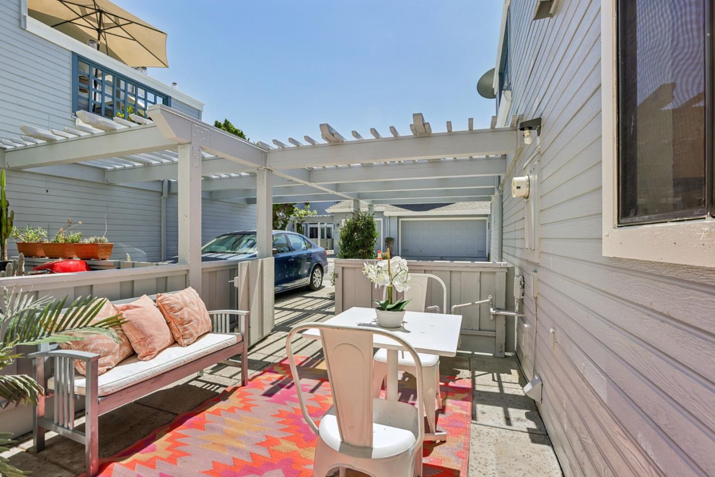 Detail Gallery Image 50 of 60 For 472 Mountain Laurel Ct, Mountain View,  CA 94043 - 2 Beds | 2/1 Baths