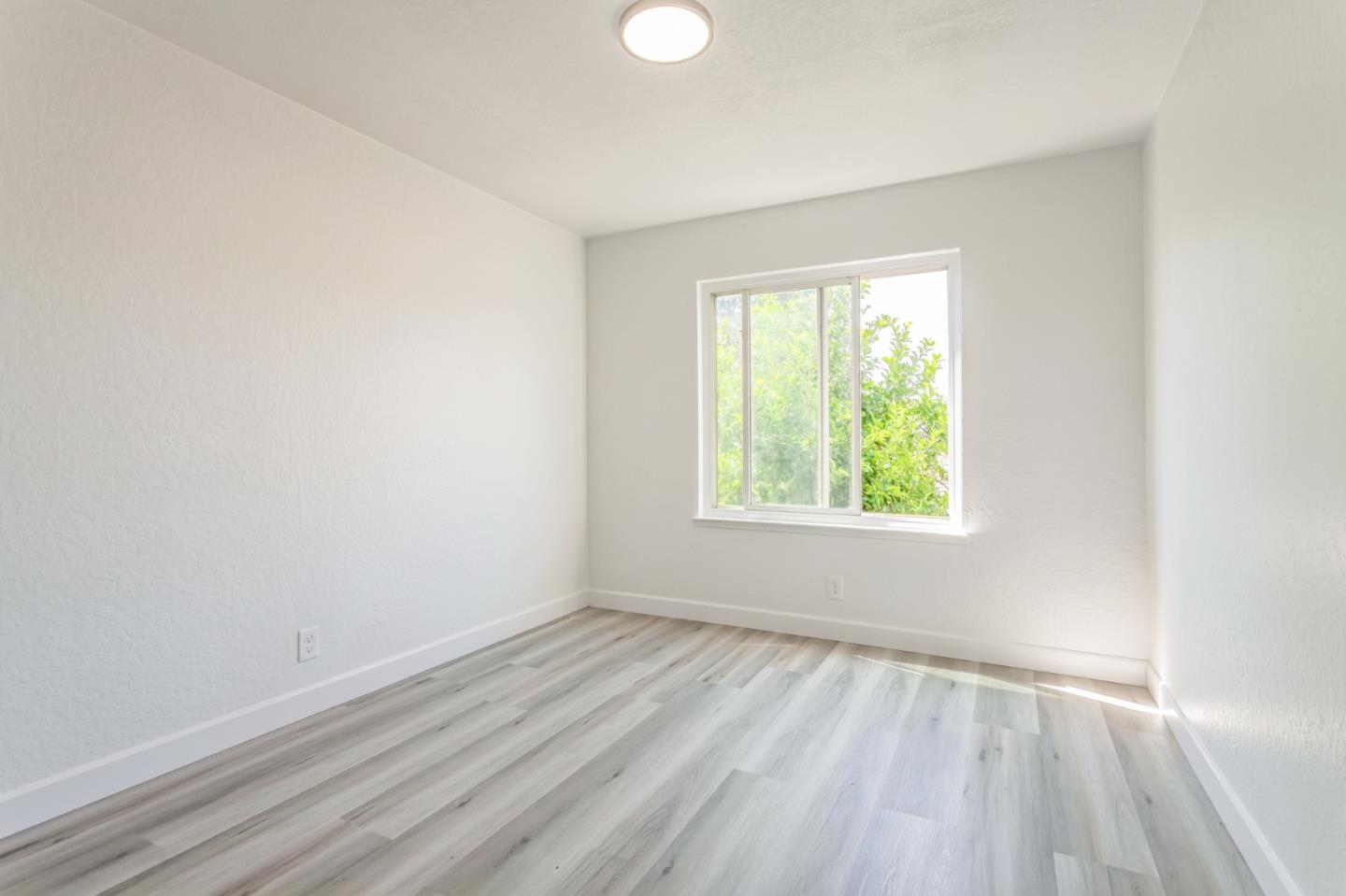 Detail Gallery Image 11 of 15 For 141 Rainier Ln, Antioch,  CA 94509 - 4 Beds | 1/1 Baths