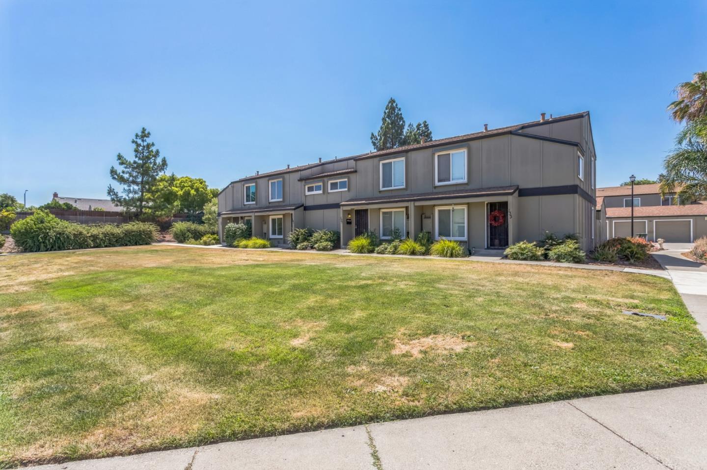 Detail Gallery Image 2 of 15 For 141 Rainier Ln, Antioch,  CA 94509 - 4 Beds | 1/1 Baths