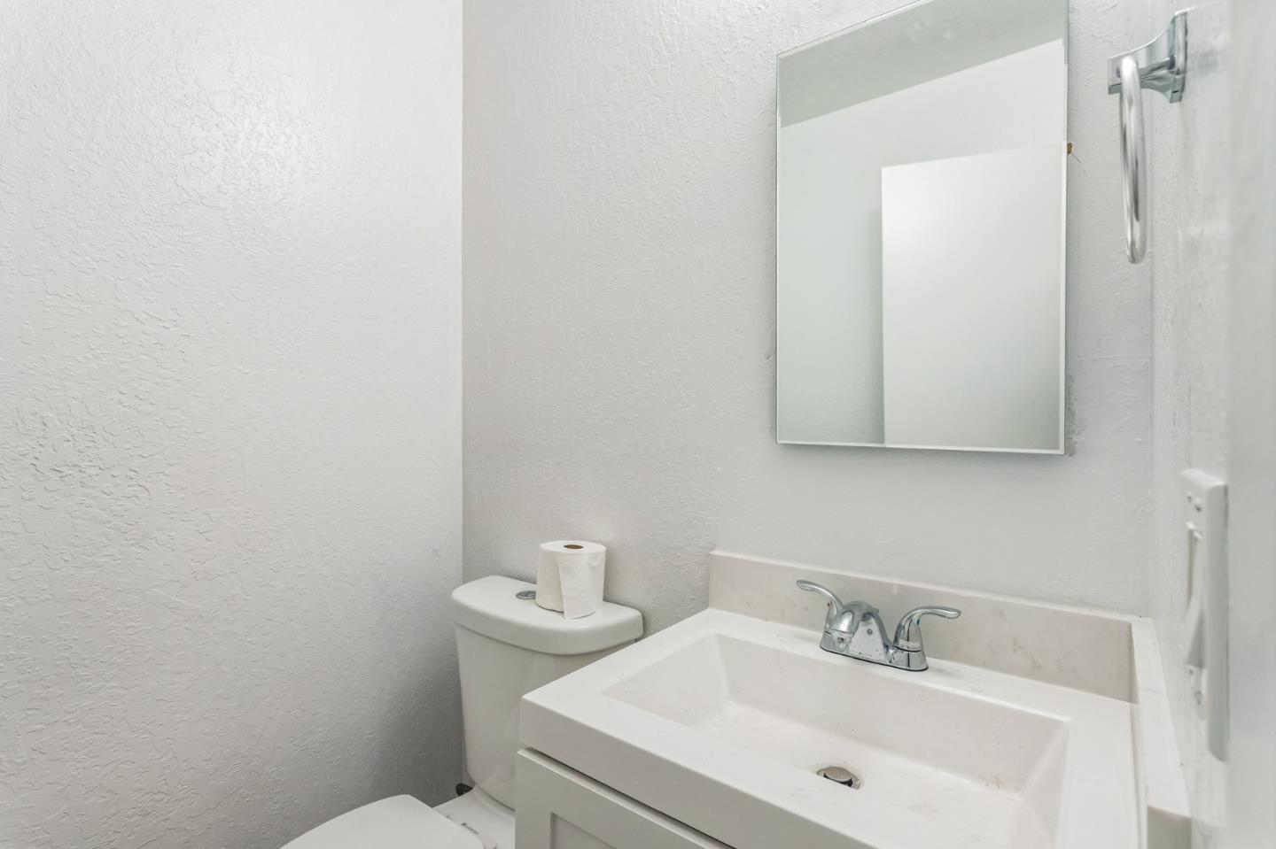 Detail Gallery Image 4 of 15 For 141 Rainier Ln, Antioch,  CA 94509 - 4 Beds | 1/1 Baths