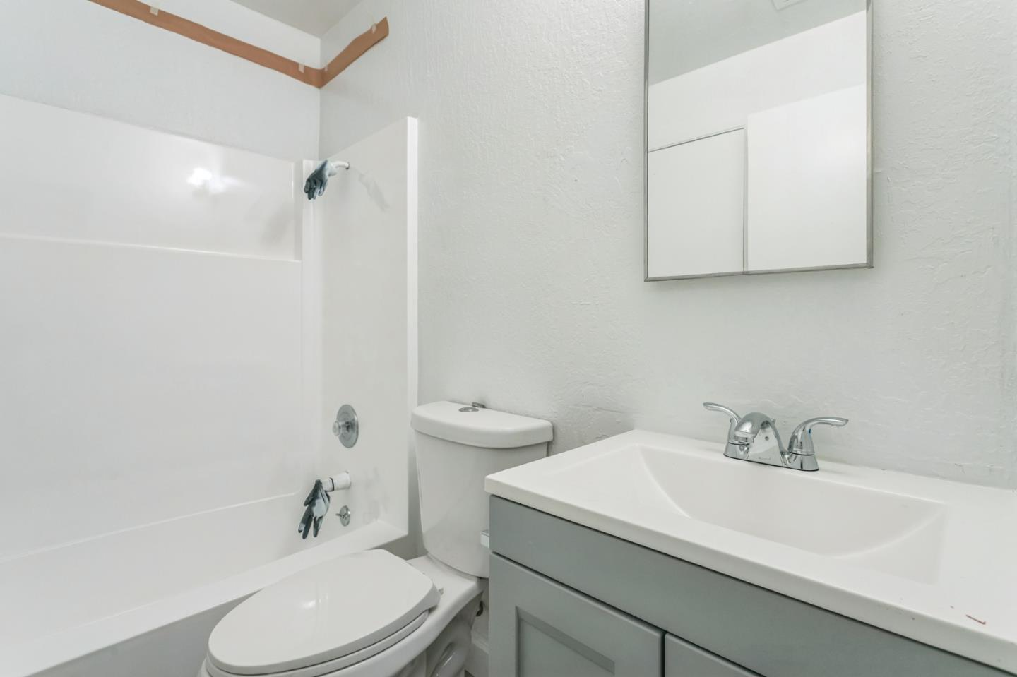 Detail Gallery Image 5 of 15 For 141 Rainier Ln, Antioch,  CA 94509 - 4 Beds | 1/1 Baths