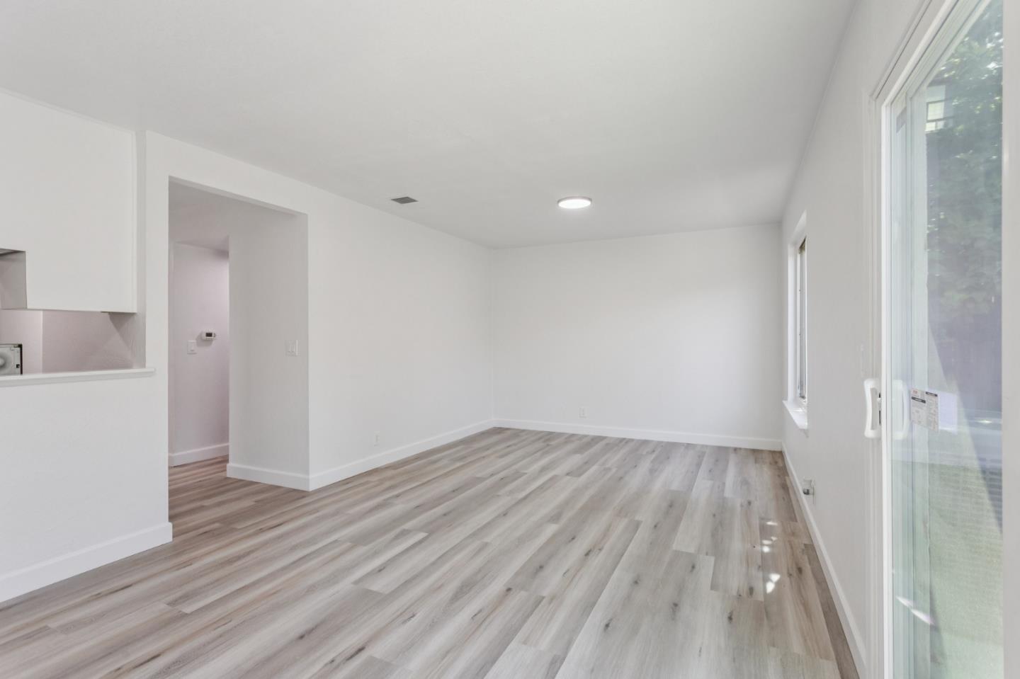Detail Gallery Image 7 of 15 For 141 Rainier Ln, Antioch,  CA 94509 - 4 Beds | 1/1 Baths