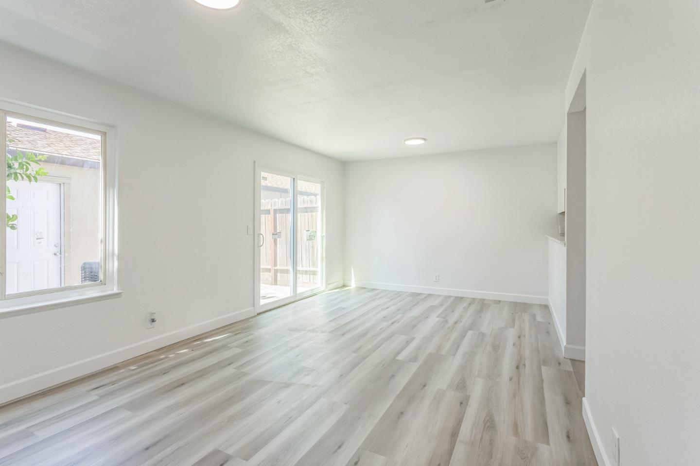 Detail Gallery Image 9 of 15 For 141 Rainier Ln, Antioch,  CA 94509 - 4 Beds | 1/1 Baths