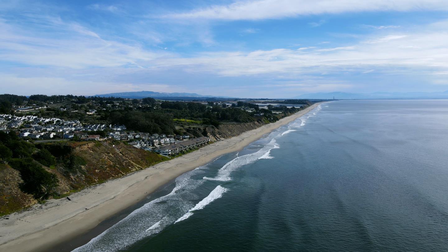 Detail Gallery Image 4 of 43 For 753 the Shoreline, La Selva Beach,  CA 95076 - 4 Beds | 4 Baths