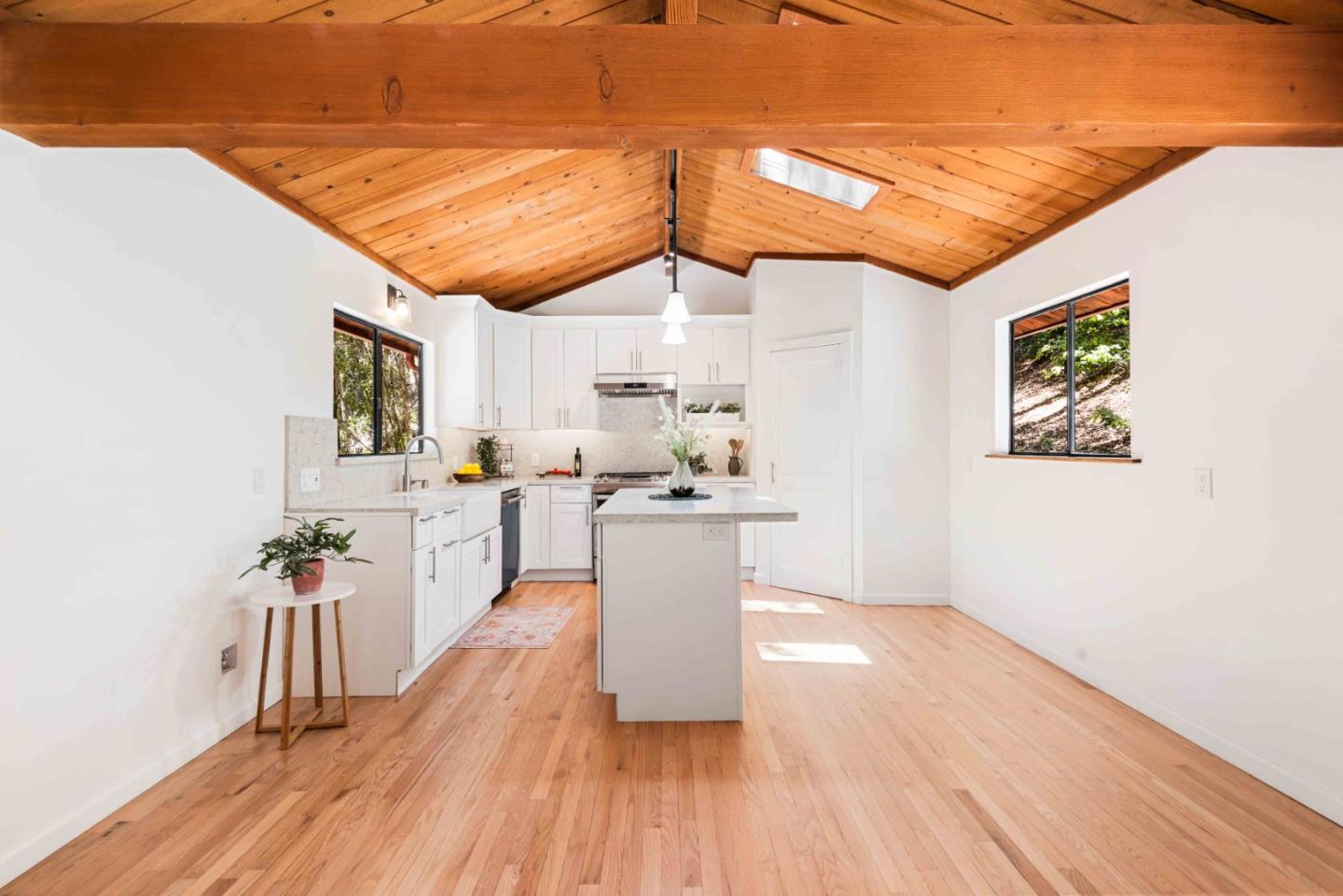 Detail Gallery Image 11 of 46 For 510 Warren Dr, Santa Cruz,  CA 95060 - 3 Beds | 2/1 Baths