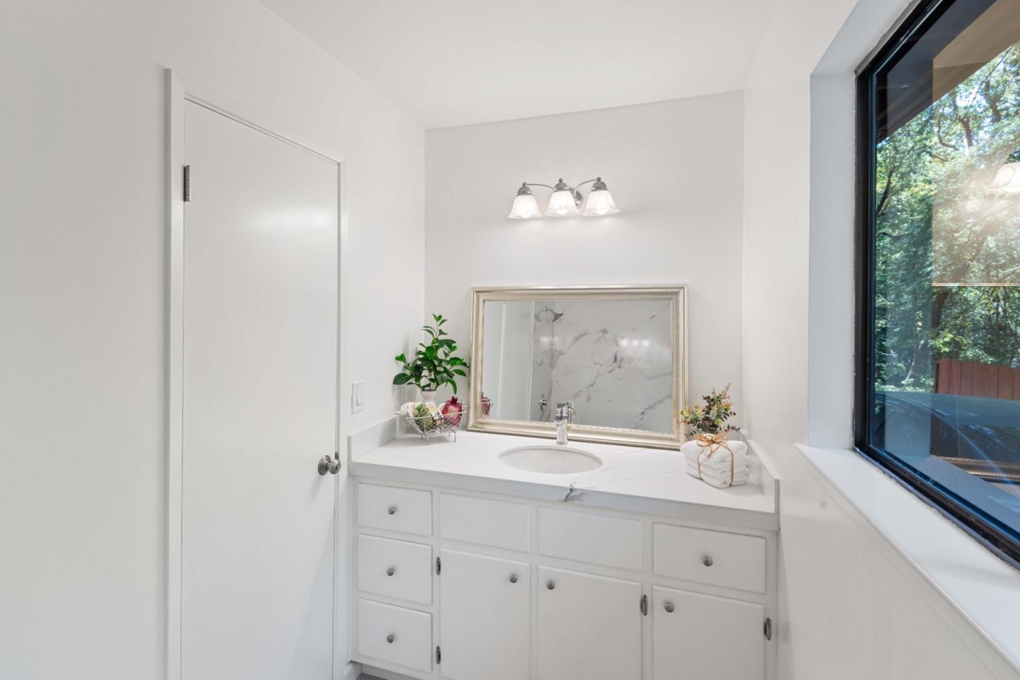 Detail Gallery Image 33 of 46 For 510 Warren Dr, Santa Cruz,  CA 95060 - 3 Beds | 2/1 Baths
