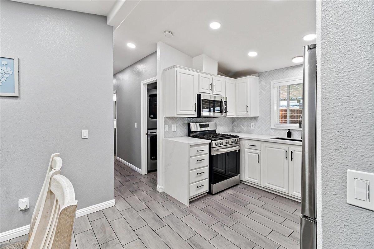 Detail Gallery Image 11 of 33 For 789 Green Valley Rd #121,  Watsonville,  CA 95076 - 3 Beds | 2 Baths