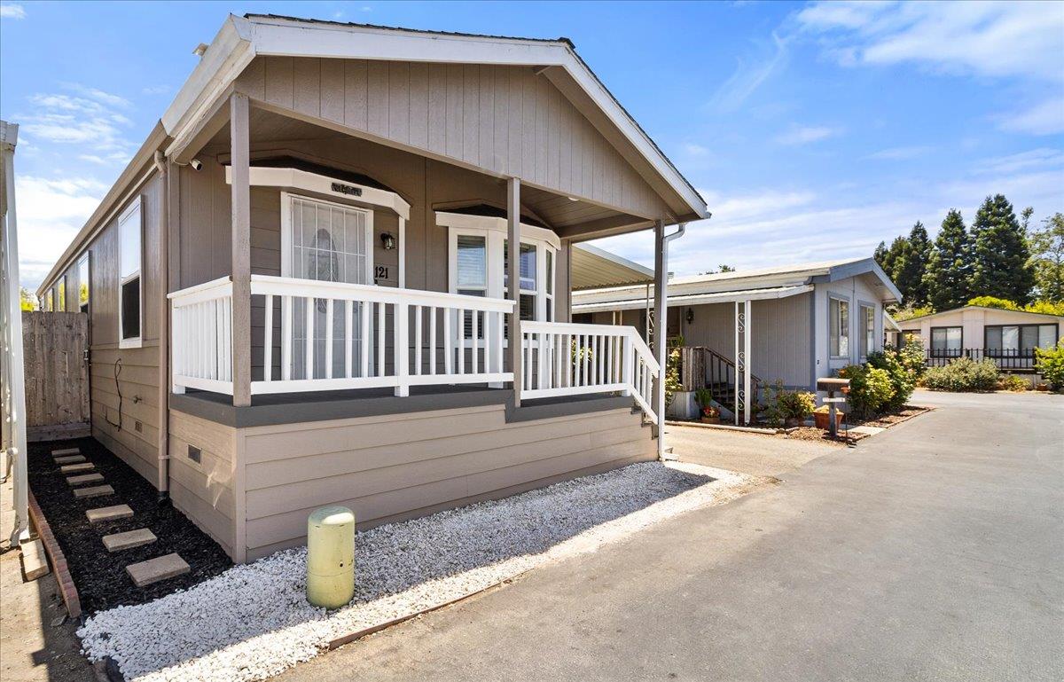 Detail Gallery Image 3 of 33 For 789 Green Valley Rd #121,  Watsonville,  CA 95076 - 3 Beds | 2 Baths