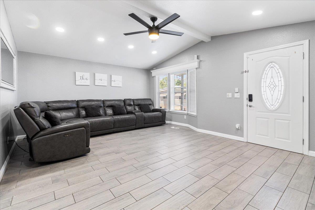Detail Gallery Image 6 of 33 For 789 Green Valley Rd #121,  Watsonville,  CA 95076 - 3 Beds | 2 Baths