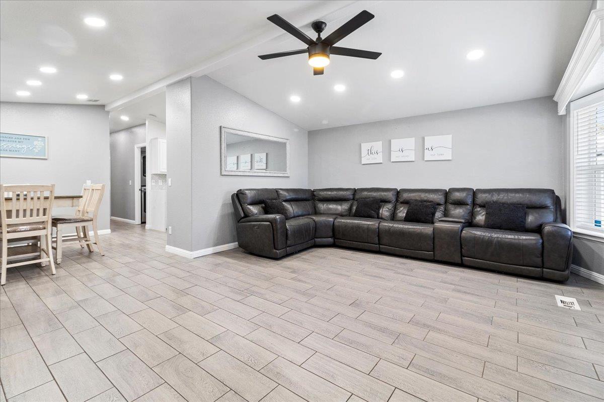 Detail Gallery Image 7 of 33 For 789 Green Valley Rd #121,  Watsonville,  CA 95076 - 3 Beds | 2 Baths