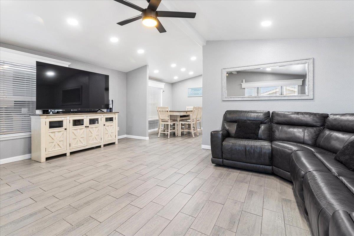 Detail Gallery Image 8 of 33 For 789 Green Valley Rd #121,  Watsonville,  CA 95076 - 3 Beds | 2 Baths