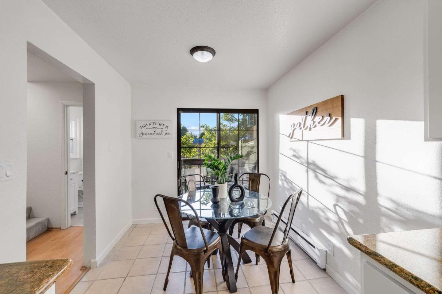 Detail Gallery Image 12 of 40 For 1122 Brewster Ave, Redwood City,  CA 94062 - 2 Beds | 2/1 Baths