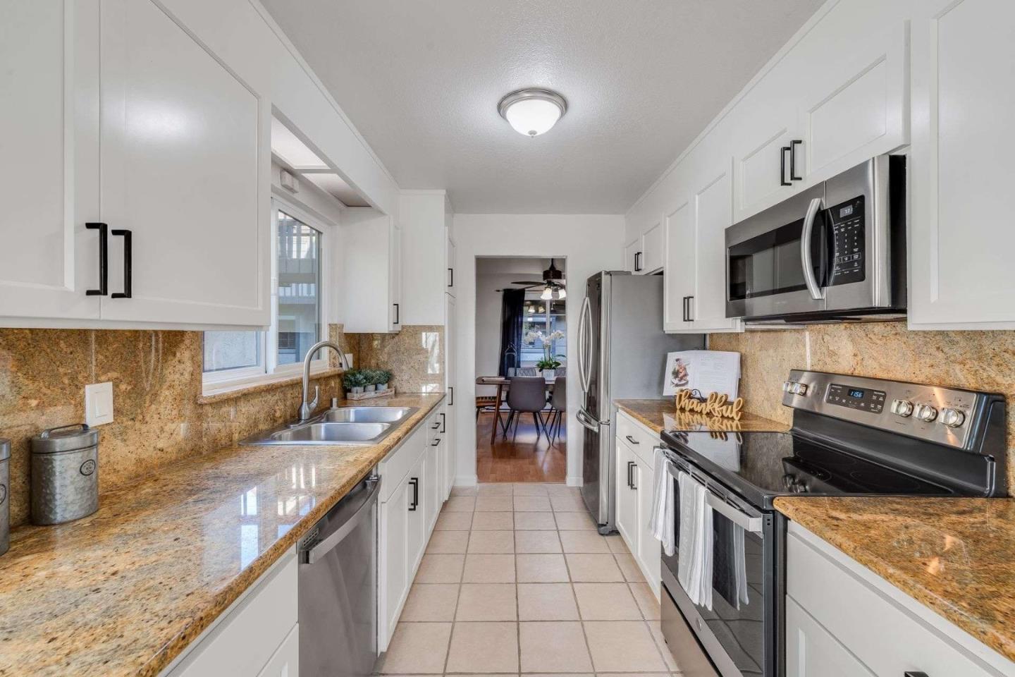 Detail Gallery Image 13 of 40 For 1122 Brewster Ave, Redwood City,  CA 94062 - 2 Beds | 2/1 Baths