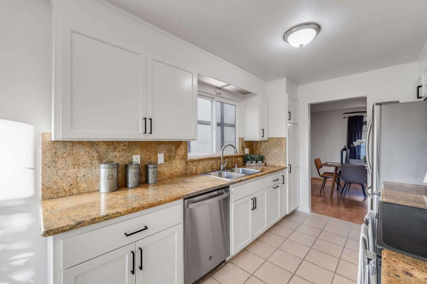 Detail Gallery Image 14 of 40 For 1122 Brewster Ave, Redwood City,  CA 94062 - 2 Beds | 2/1 Baths