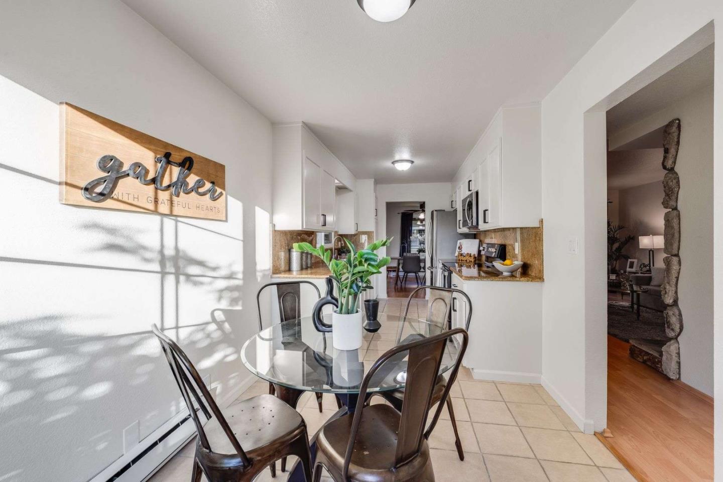 Detail Gallery Image 15 of 40 For 1122 Brewster Ave, Redwood City,  CA 94062 - 2 Beds | 2/1 Baths