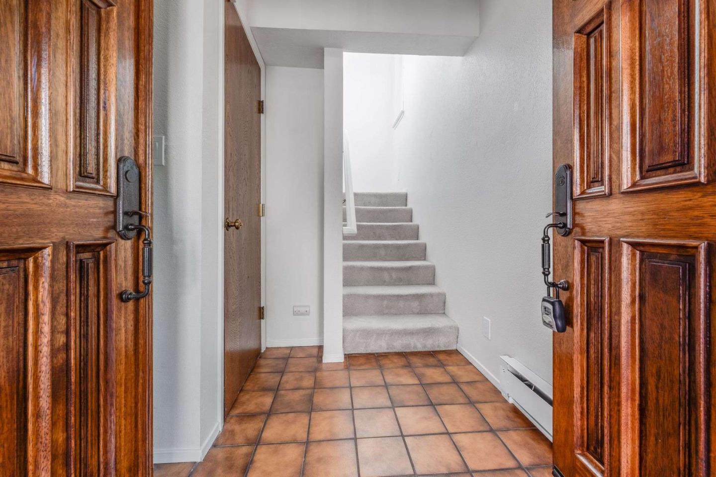 Detail Gallery Image 3 of 40 For 1122 Brewster Ave, Redwood City,  CA 94062 - 2 Beds | 2/1 Baths