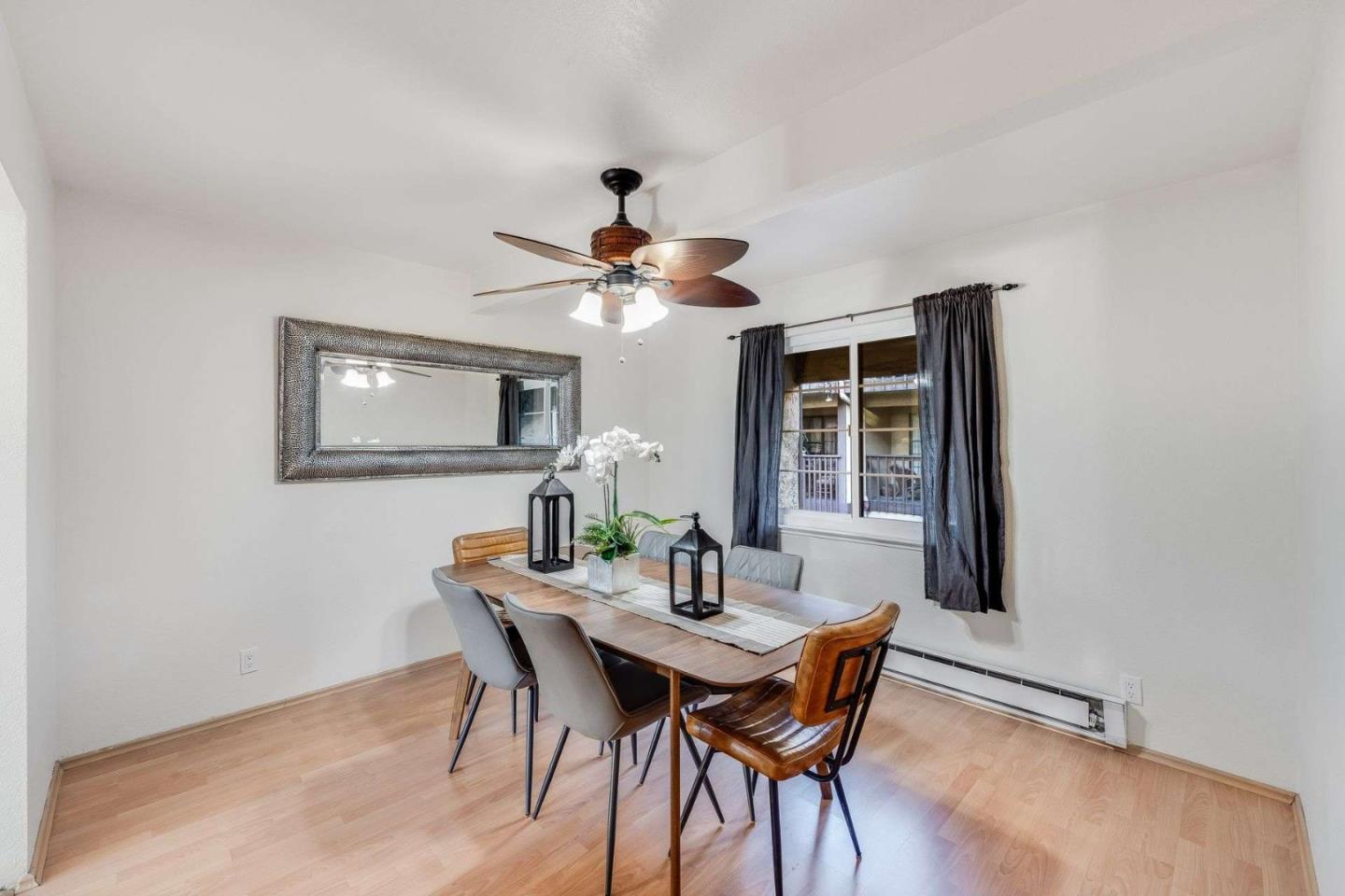 Detail Gallery Image 9 of 40 For 1122 Brewster Ave, Redwood City,  CA 94062 - 2 Beds | 2/1 Baths