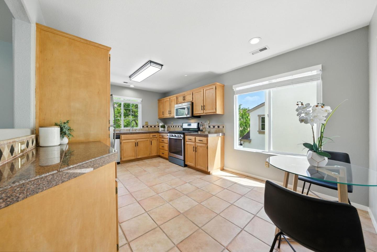 Detail Gallery Image 12 of 55 For 546 Chelsea Xing, San Jose,  CA 95138 - 3 Beds | 2/1 Baths