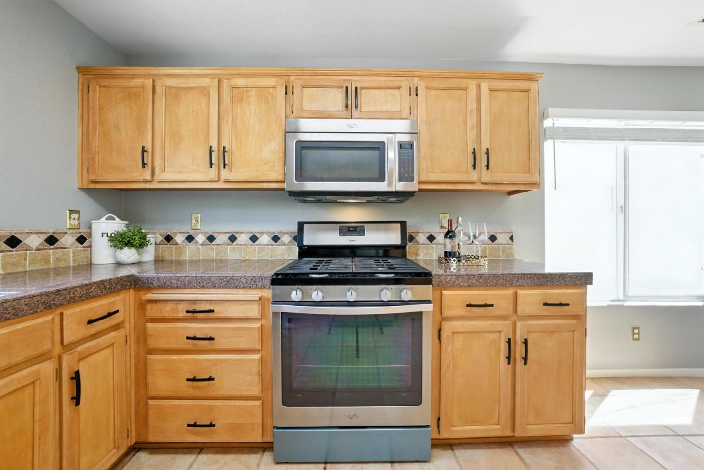 Detail Gallery Image 14 of 55 For 546 Chelsea Xing, San Jose,  CA 95138 - 3 Beds | 2/1 Baths