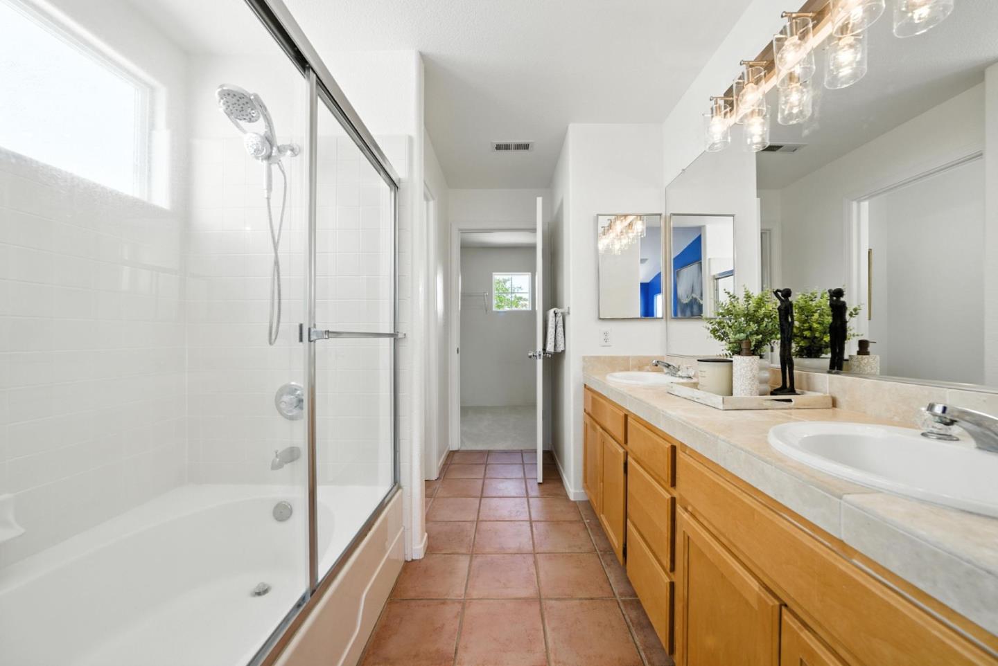 Detail Gallery Image 19 of 55 For 546 Chelsea Xing, San Jose,  CA 95138 - 3 Beds | 2/1 Baths