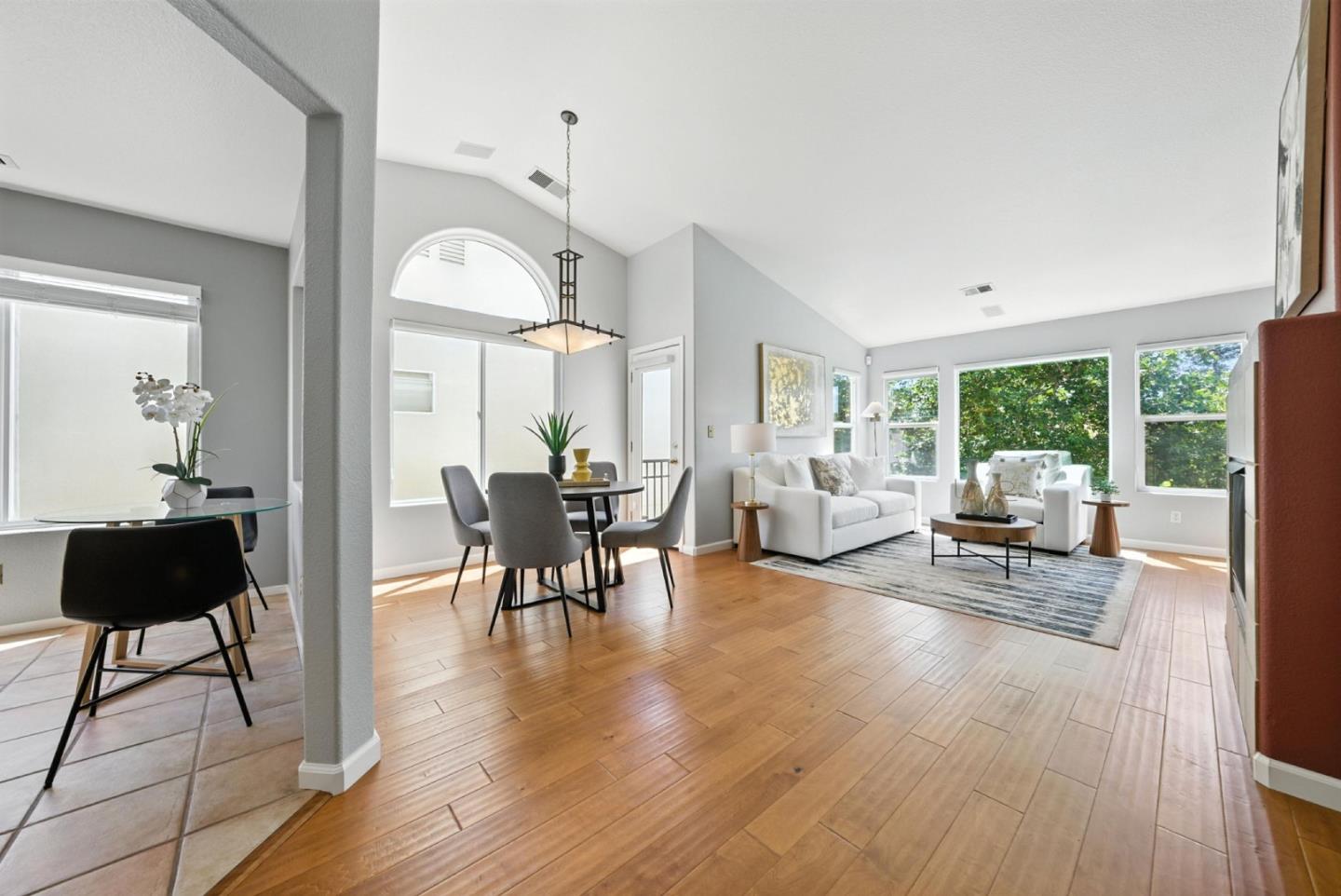 Detail Gallery Image 5 of 55 For 546 Chelsea Xing, San Jose,  CA 95138 - 3 Beds | 2/1 Baths